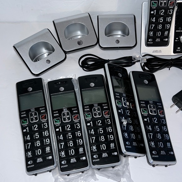 AT&T CL82213‎ Cordless Phone System & Handsets LOT FOR PARTS - Picture 3 of 11